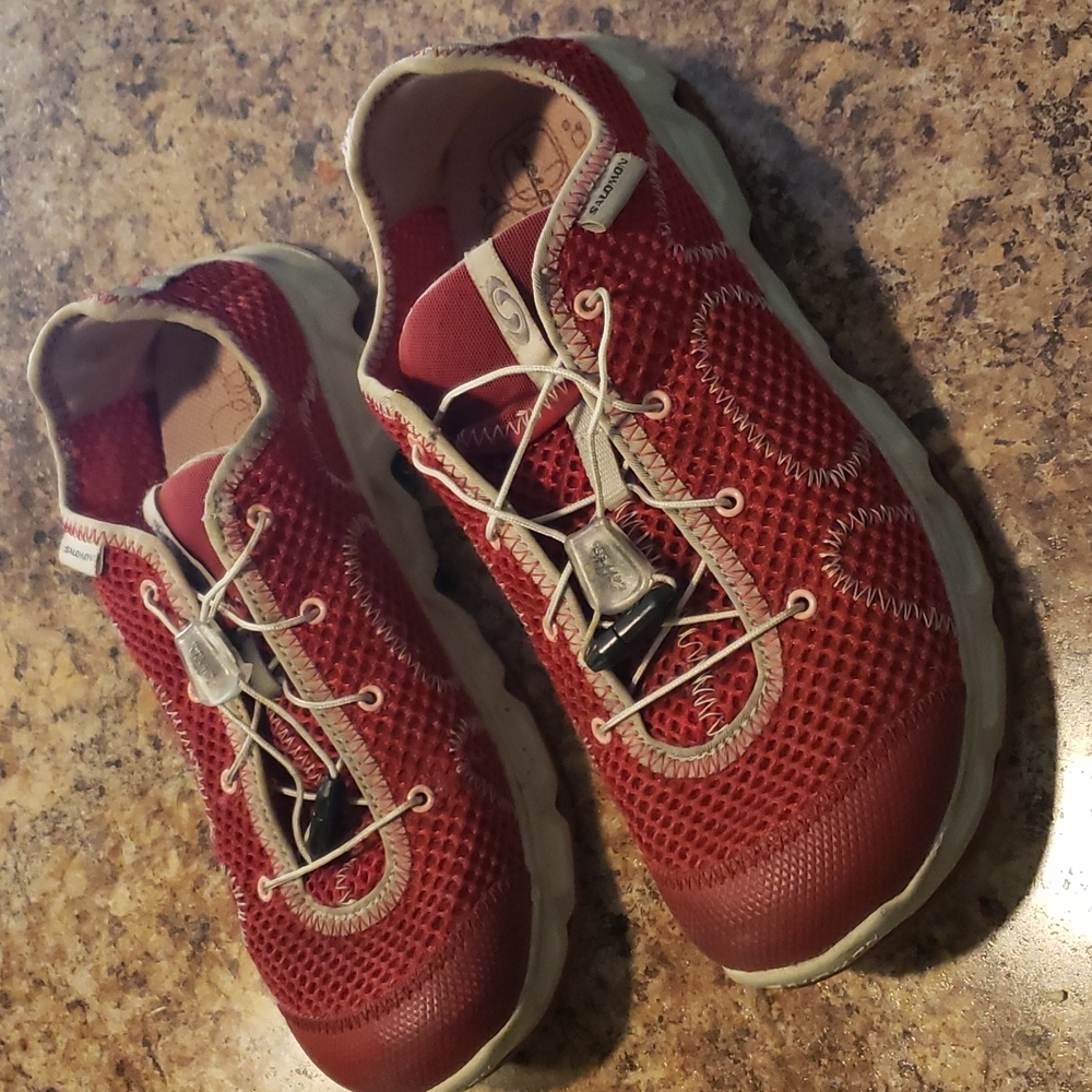 Salomon women's size 6 red hiking shoes
